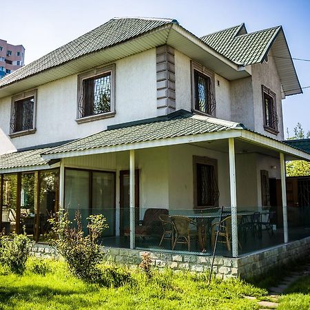 "European" Backpackers Hostel In Almatı Dış mekan fotoğraf