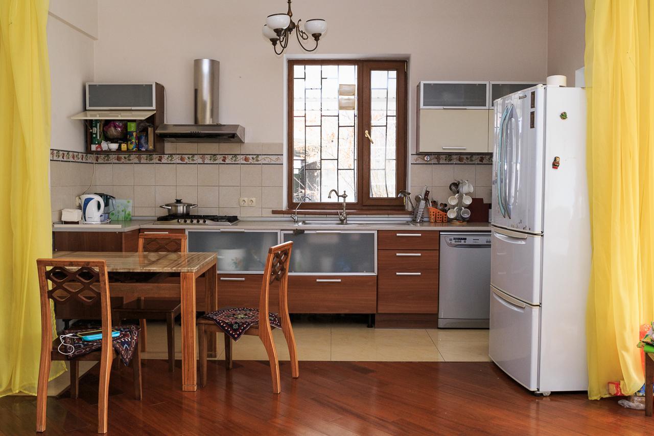 "European" Backpackers Hostel In Almatı Dış mekan fotoğraf
