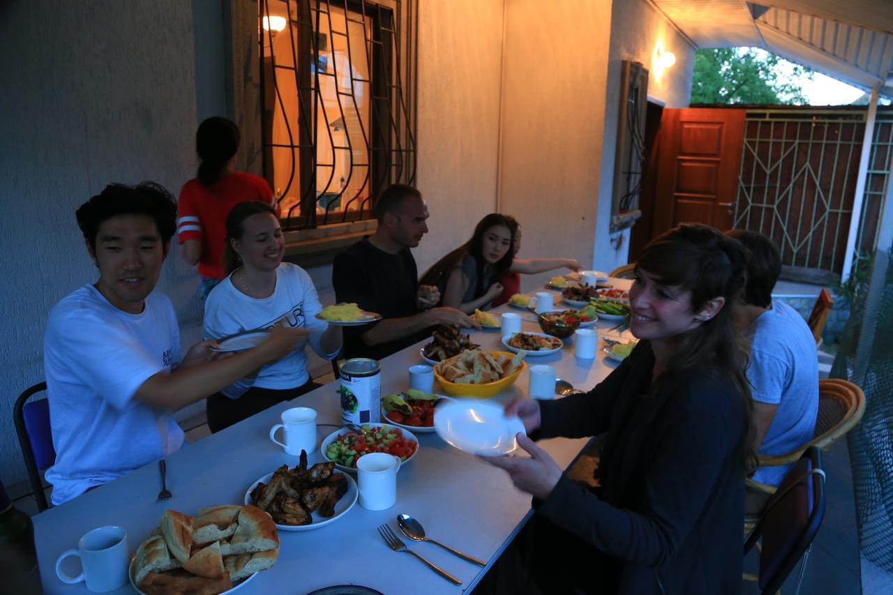 "European" Backpackers Hostel In Almatı Dış mekan fotoğraf
