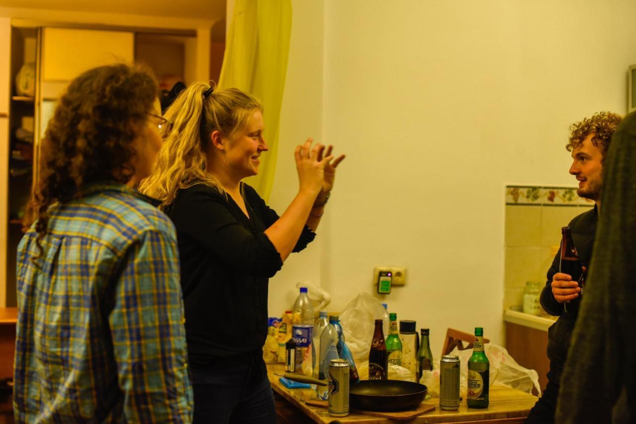 "European" Backpackers Hostel In Almatı Dış mekan fotoğraf