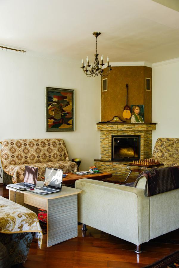 "European" Backpackers Hostel In Almatı Dış mekan fotoğraf
