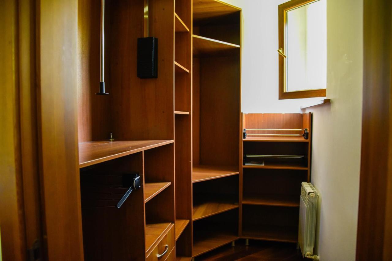 "European" Backpackers Hostel In Almatı Dış mekan fotoğraf