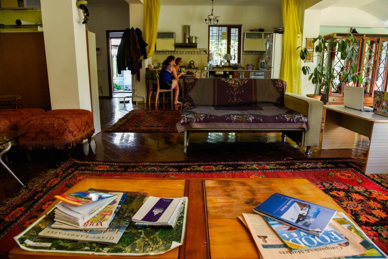 "European" Backpackers Hostel In Almatı Dış mekan fotoğraf