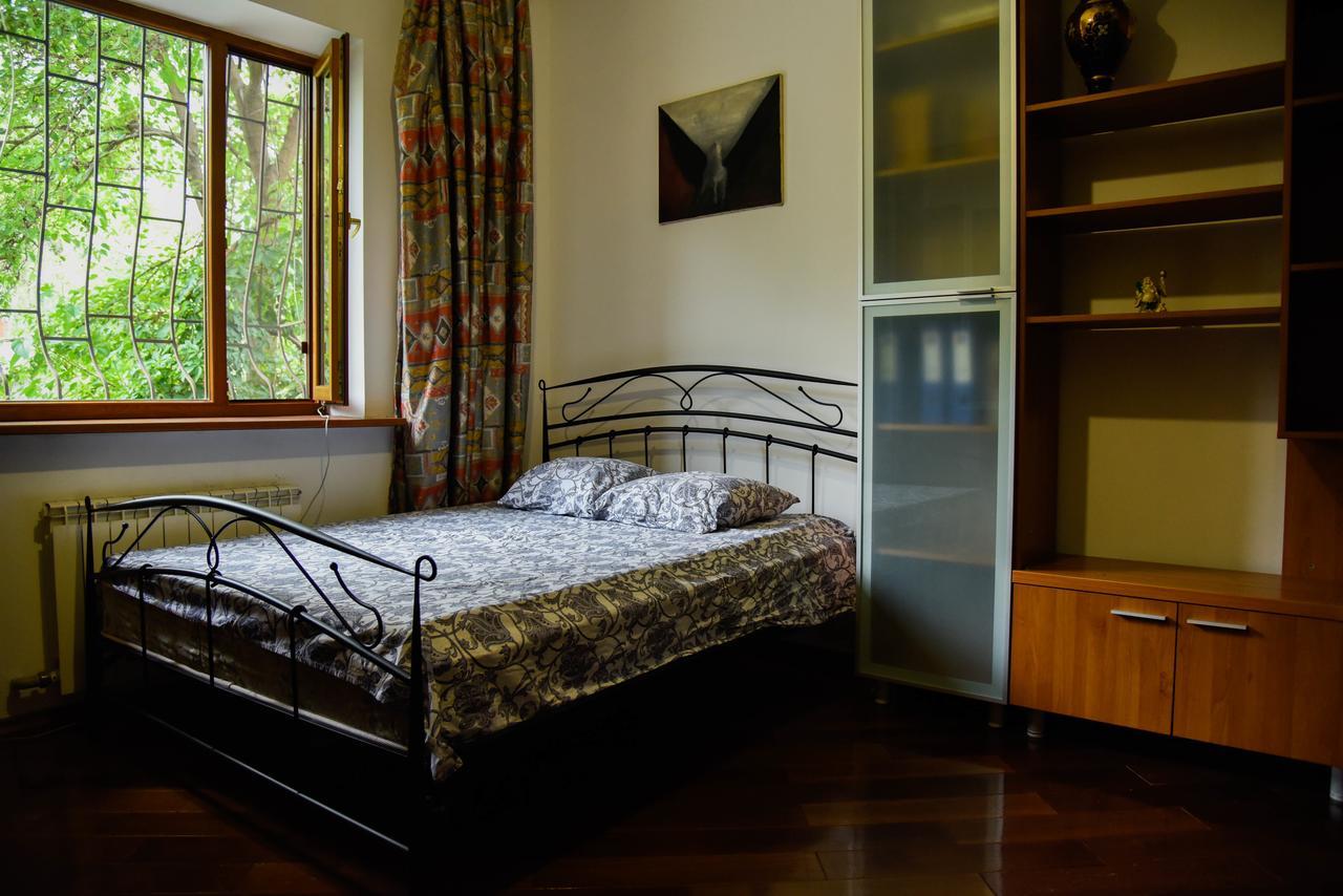 "European" Backpackers Hostel In Almatı Dış mekan fotoğraf