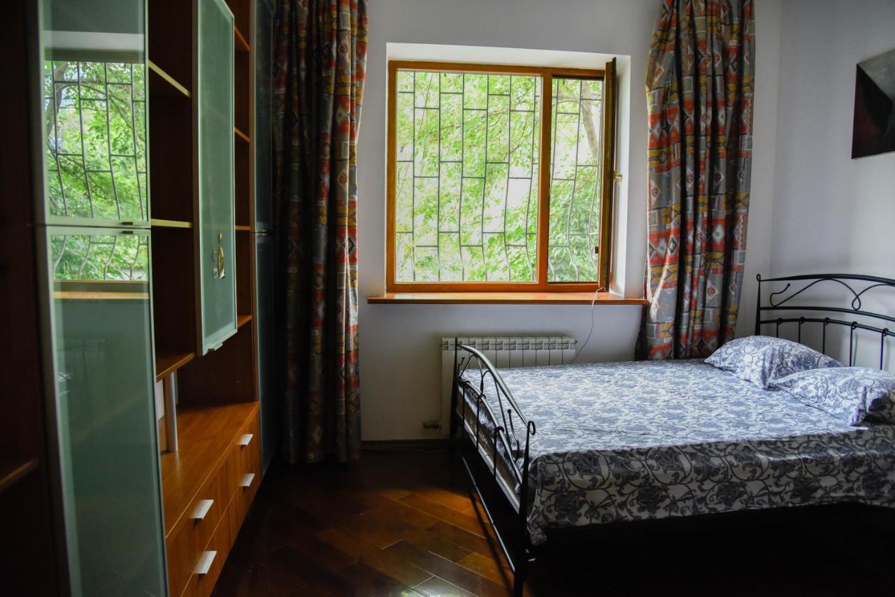 "European" Backpackers Hostel In Almatı Dış mekan fotoğraf