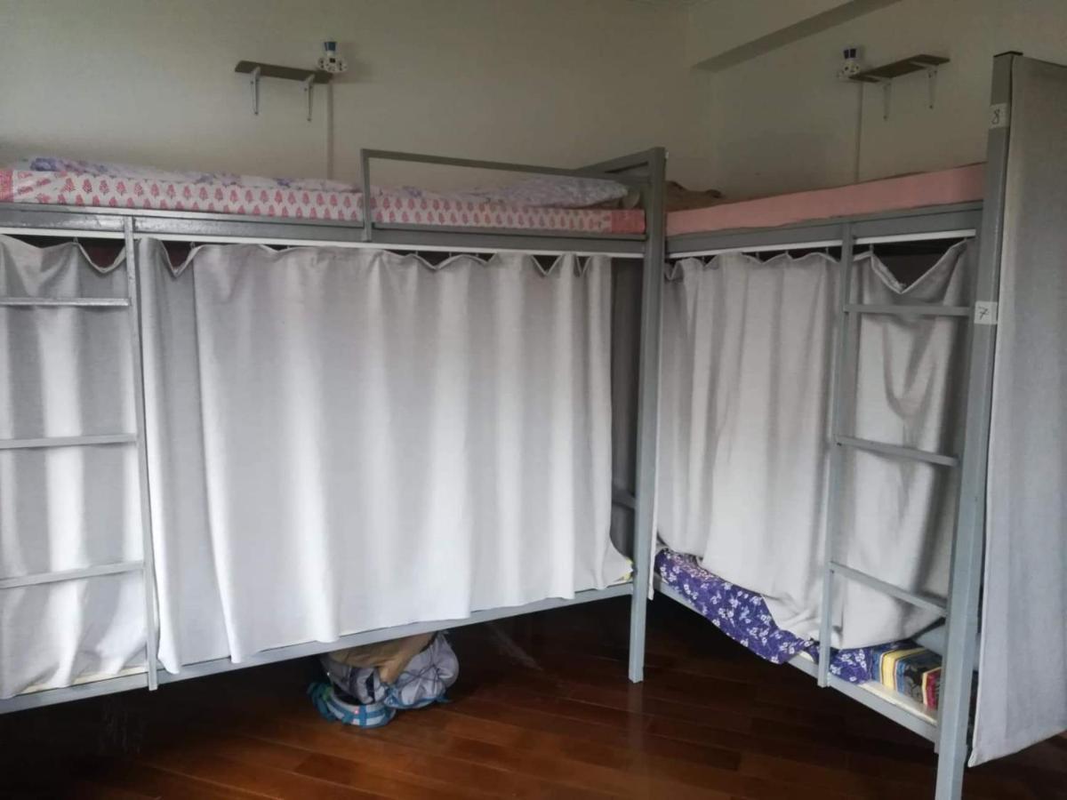 "European" Backpackers Hostel In Almatı Oda fotoğraf